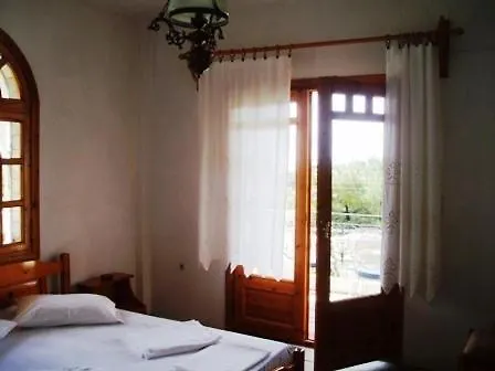 Pantheon & يميناريا